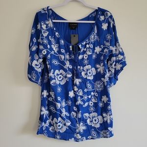 Liv Los Angeles Artsy Floral Embroidered Boho Flowy Blue Top S‎